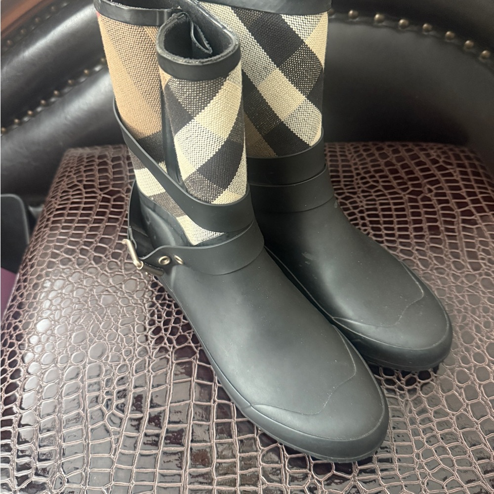 Burberry Rain Boots - women’s
